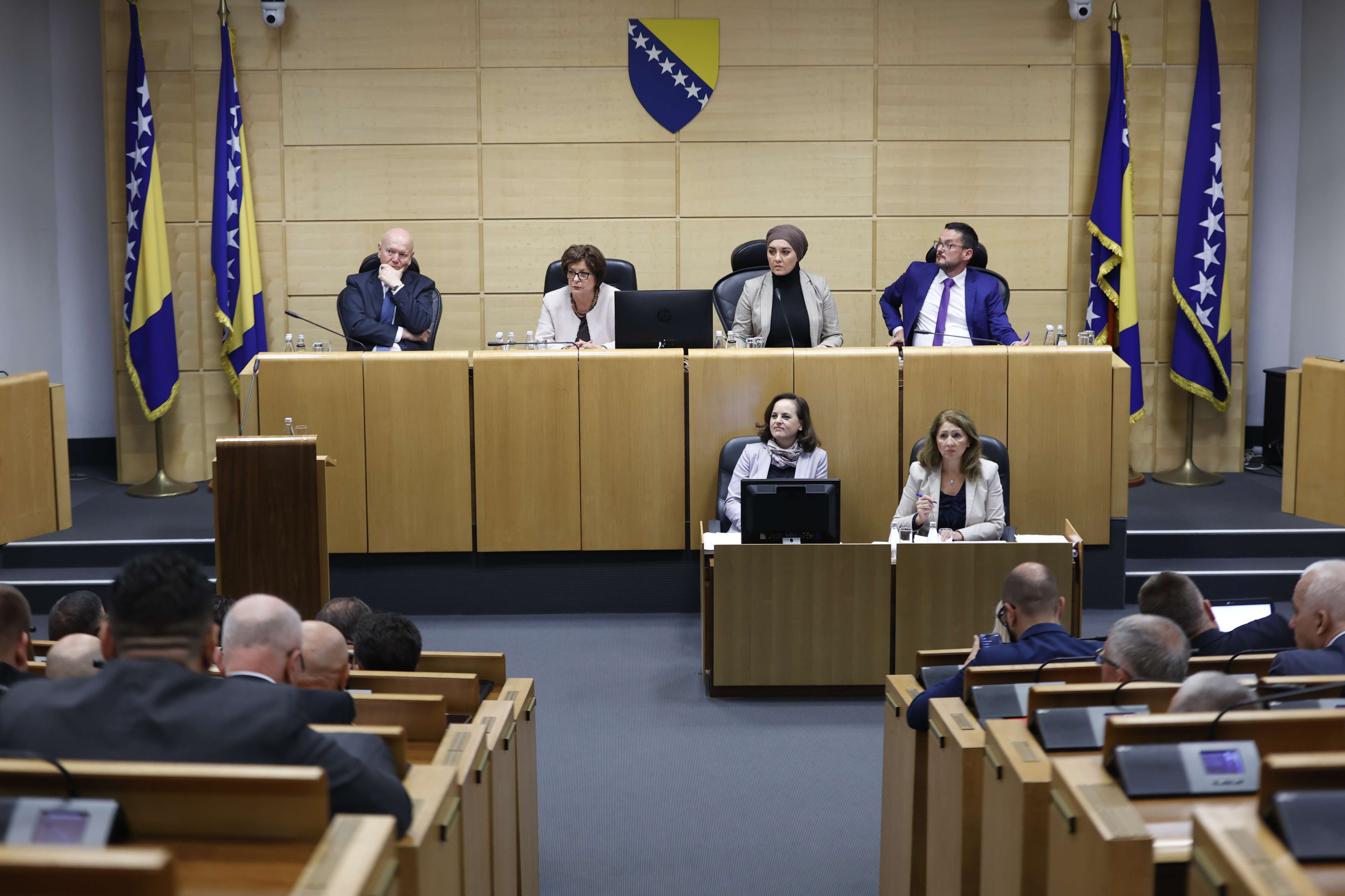 Zastupnički dom PFBiH: Višesatne pauze i rasprave o Marinković-Lepić